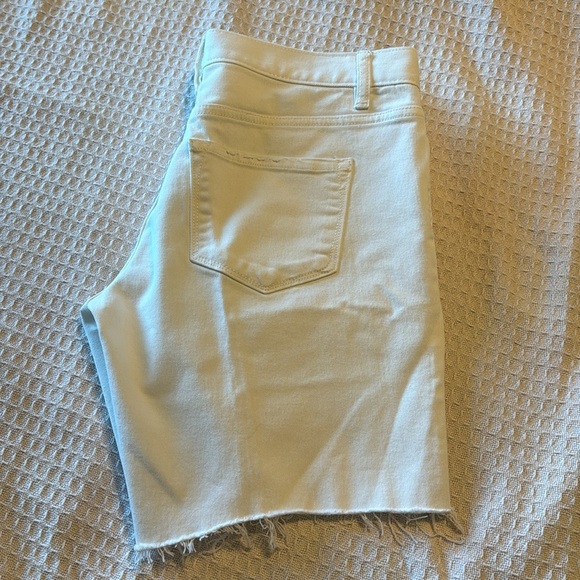 ANN Taylor Loft‎ White Denim Jean Shorts - Picture 1 of 10